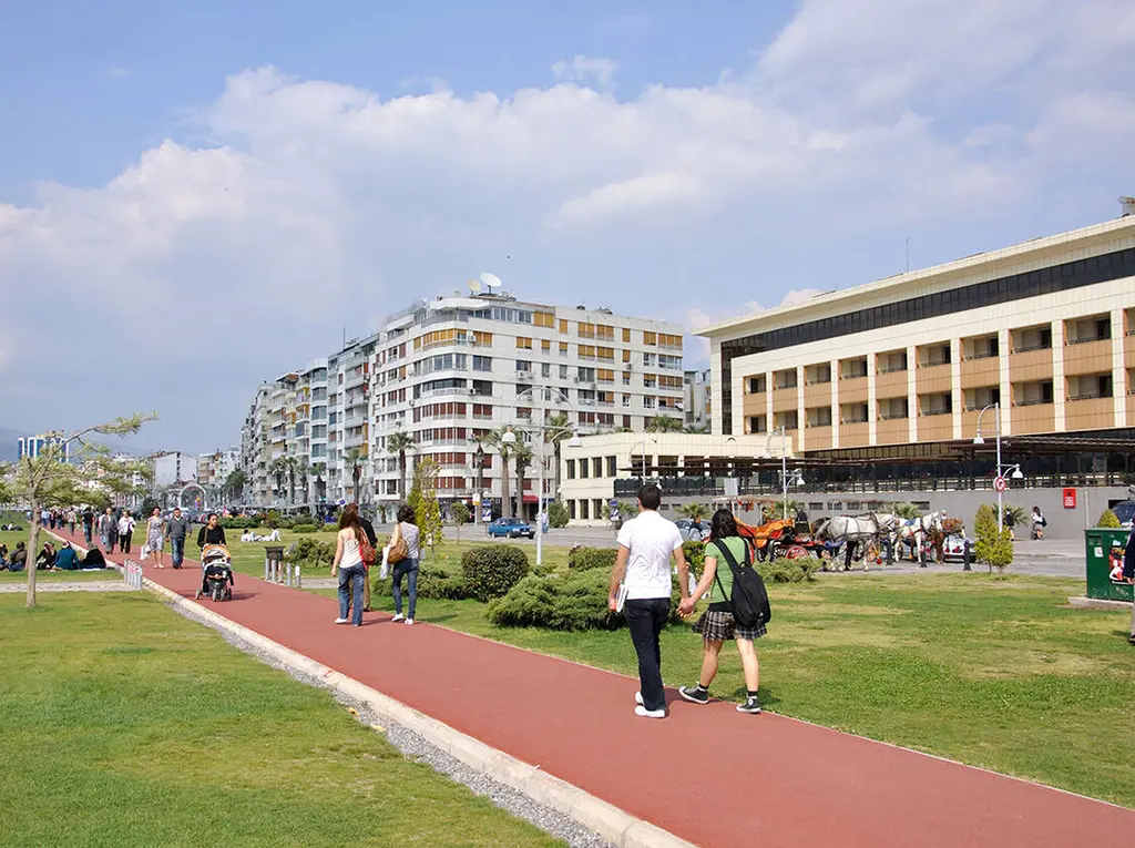 İzmir'in Renklerini Keşfedin